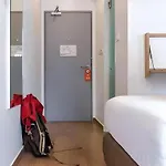 Monoloog Hotel Pasar Baru